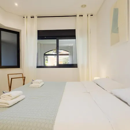 3 Bedroom Apartment, With Private Garden And Terrace, In Puerto Banus Apartamento Marbella