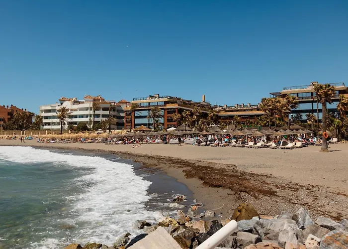 3 Bedroom Apartment, With Private Garden And Terrace, In Puerto Banus Apartamento