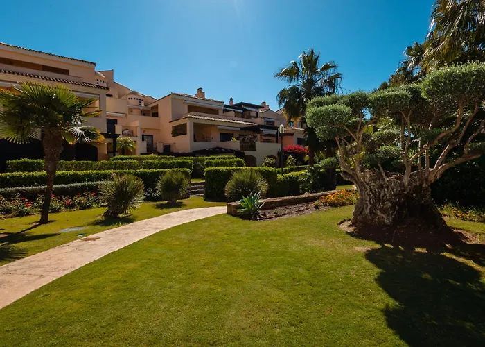 Apartamento 3 Bedroom Apartment, With Private Garden And Terrace, In Puerto Banus Marbella