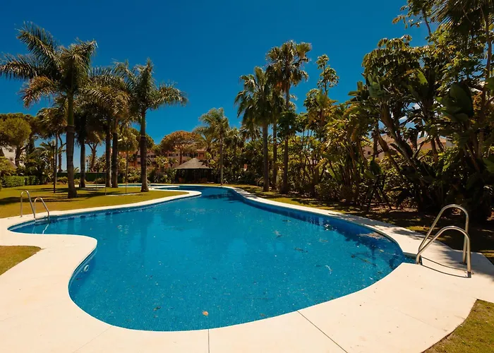 3 Bedroom Apartment, With Private Garden And Terrace, In Puerto Banus Apartamento