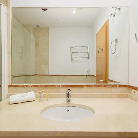 Apartamento 3 Bedroom Apartment, With Private Garden&terrace, In Puerto Banús *