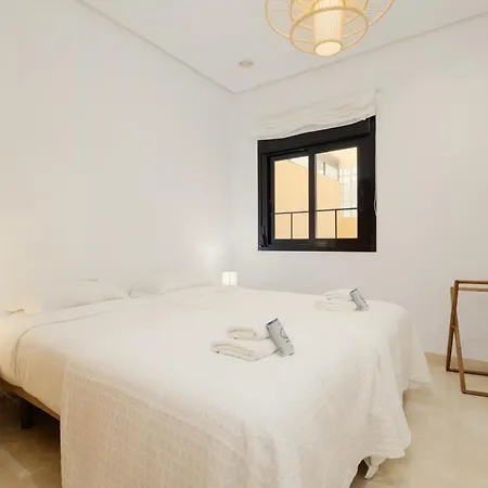 Apartamento 3 Bedroom Apartment, With Private Garden And Terrace, In Puerto Banus Marbella