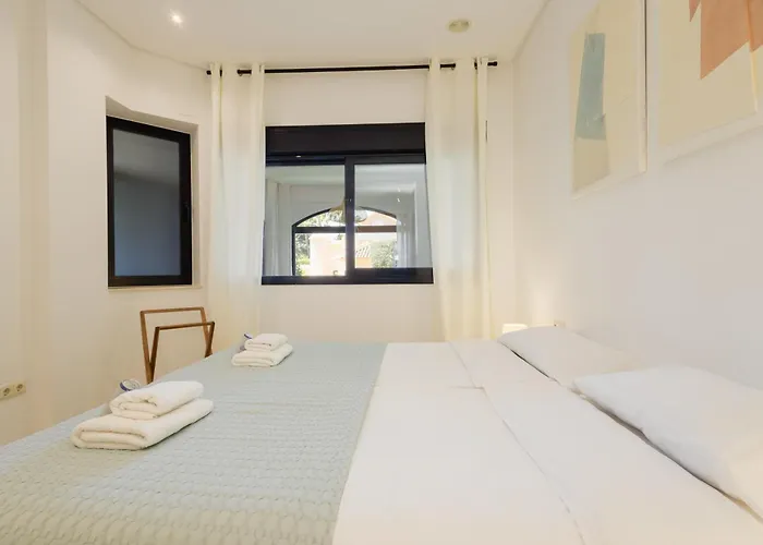 3 Bedroom Apartment, With Private Garden And Terrace, In Puerto Banus Apartament Marbella