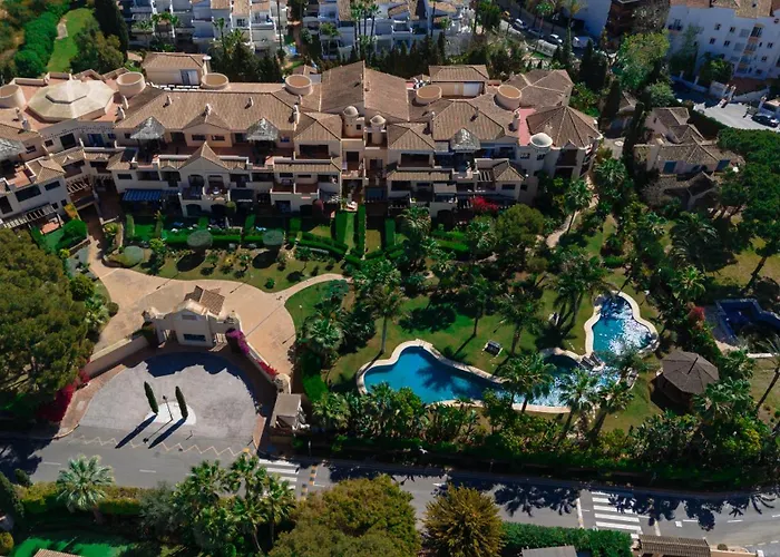 3 Bedroom Apartment, With Private Garden And Terrace, In Puerto Banus Apartament