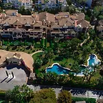 3 Bedroom Apartment, With Private Garden And Terrace, In Puerto Banus Appartamento