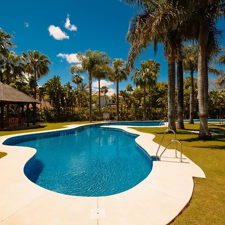 3 Bedroom Apartment, With Private Garden And Terrace, In Puerto Banus Апартаменты
