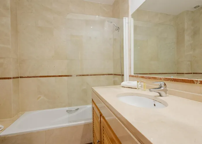 Apartamento 3 Bedroom Apartment, With Private Garden And Terrace, In Puerto Banus Marbella