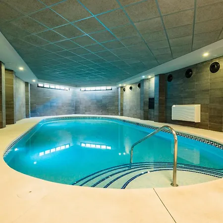 3 Bedroom Apartment, With Private Garden And Terrace, In Puerto Banus Μαρμπέλλα