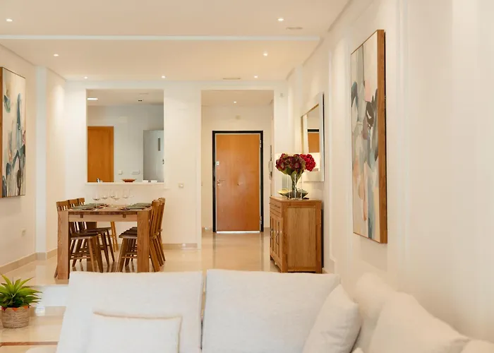 3 Bedroom Apartment, With Private Garden And Terrace, In Puerto Banus شقة