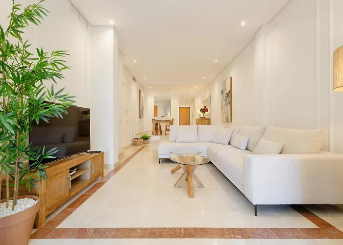 3 Bedroom Apartment, With Private Garden And Terrace, In Puerto Banus شقة *