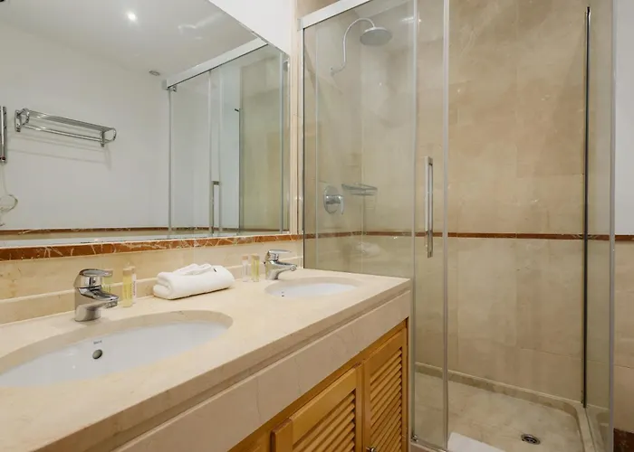 3 Bedroom Apartment, With Private Garden And Terrace, In Puerto Banus * ماربيا